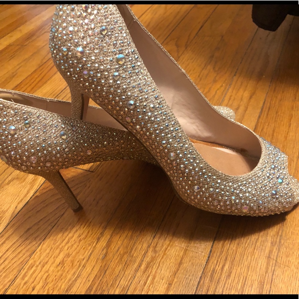 Peep-toe heels with crystals